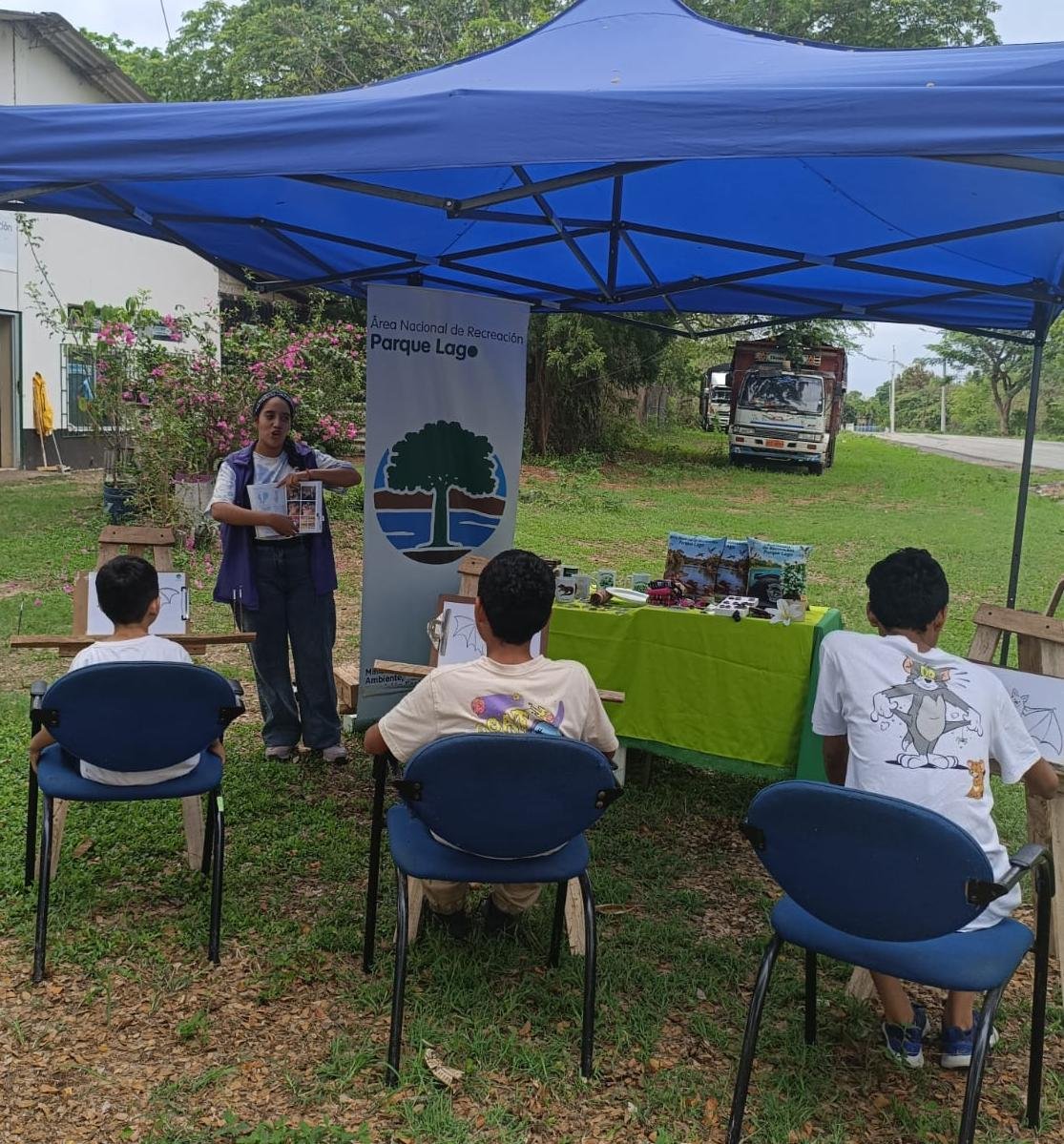 MAE_Zonal5's tweet photo. #NuestrosGuardaparques de Parque Lago realizaron una jornada educativa dirigida a niños y jóvenes, en el marco del Mes de los Murciélagos🦇. A través de estas actividades y espacios de aprendizaje,compartimos la importancia de estos increíbles mamíferos para nuestros ecosistemas. https://t.co/PXkJBgptHM