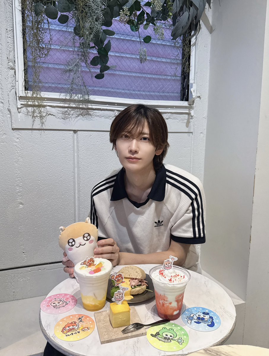 aoi_marumofu's tweet photo. まじかるでちゅ！クソハムちゃん
コラボカフェ行ってきましたーー
チーズケーキほんとに美味しかった！！
このあとカフェラテも飲んじゃってお腹ちゃぽちゃぽ、でも幸せでした

#クソハムちゃん 
#コビハムちゃん⁡ https://t.co/BIWYqsode2
