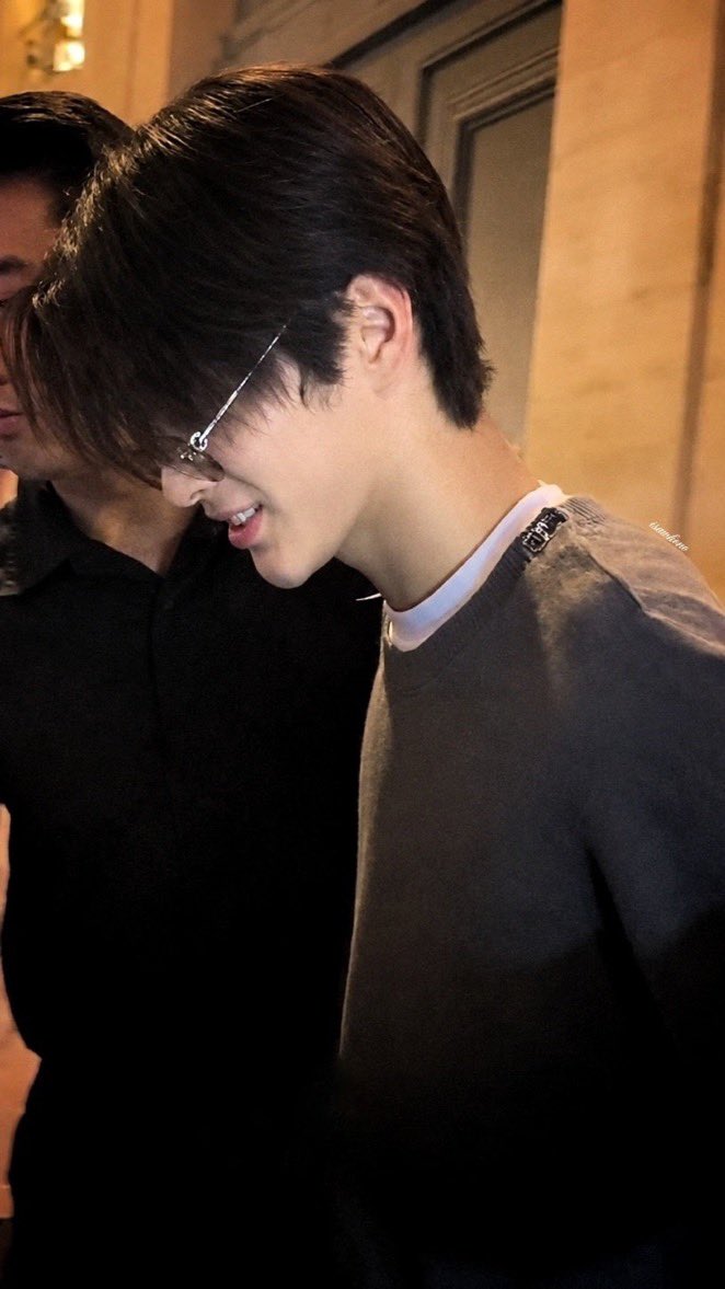 meluncoer's tweet photo. can we pls get a selca of this look…? im begging 🙏🏻 https://t.co/EmgCaUwOch