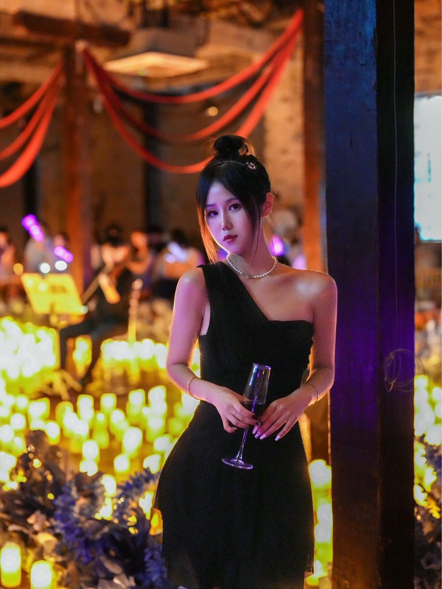 AndrewAlvadbud's tweet photo. @HuangMei Jiang talking about her latest music vibe, super chill! https://t.co/mjQFzeLaJr