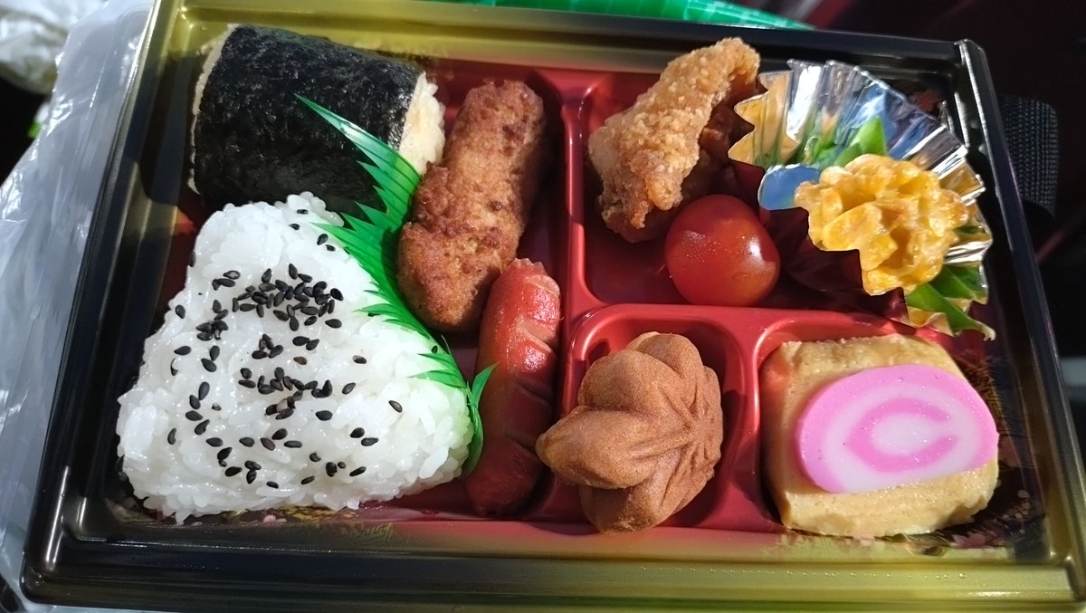 m3020debby's tweet photo. ええええ、おにぎり特集ですか！！

ちょうど先日、広島に行きまして…
ご飯のお供「広島菜」と、
おむすびの人気店「むさし」の味に心奪われました😍

二泊三日で3日間、「むさし」のむすびを買ってしまうほど。
これを食べるために、年1でマツダ遠征に行きたいくらいです🍙🏟️
#so954 #生活は踊る https://t.co/75hyV2OD09