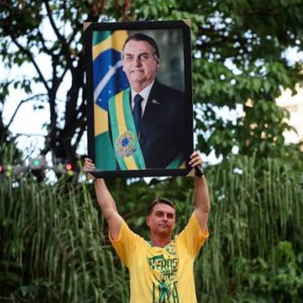 liz_churchill10's tweet photo. Congratulations to FLÁVIO BOLSONARO with his MASSIVE WIN in the first round of Brazil’s Presidential Election 🇧🇷🏆 https://t.co/hOceYcXio0