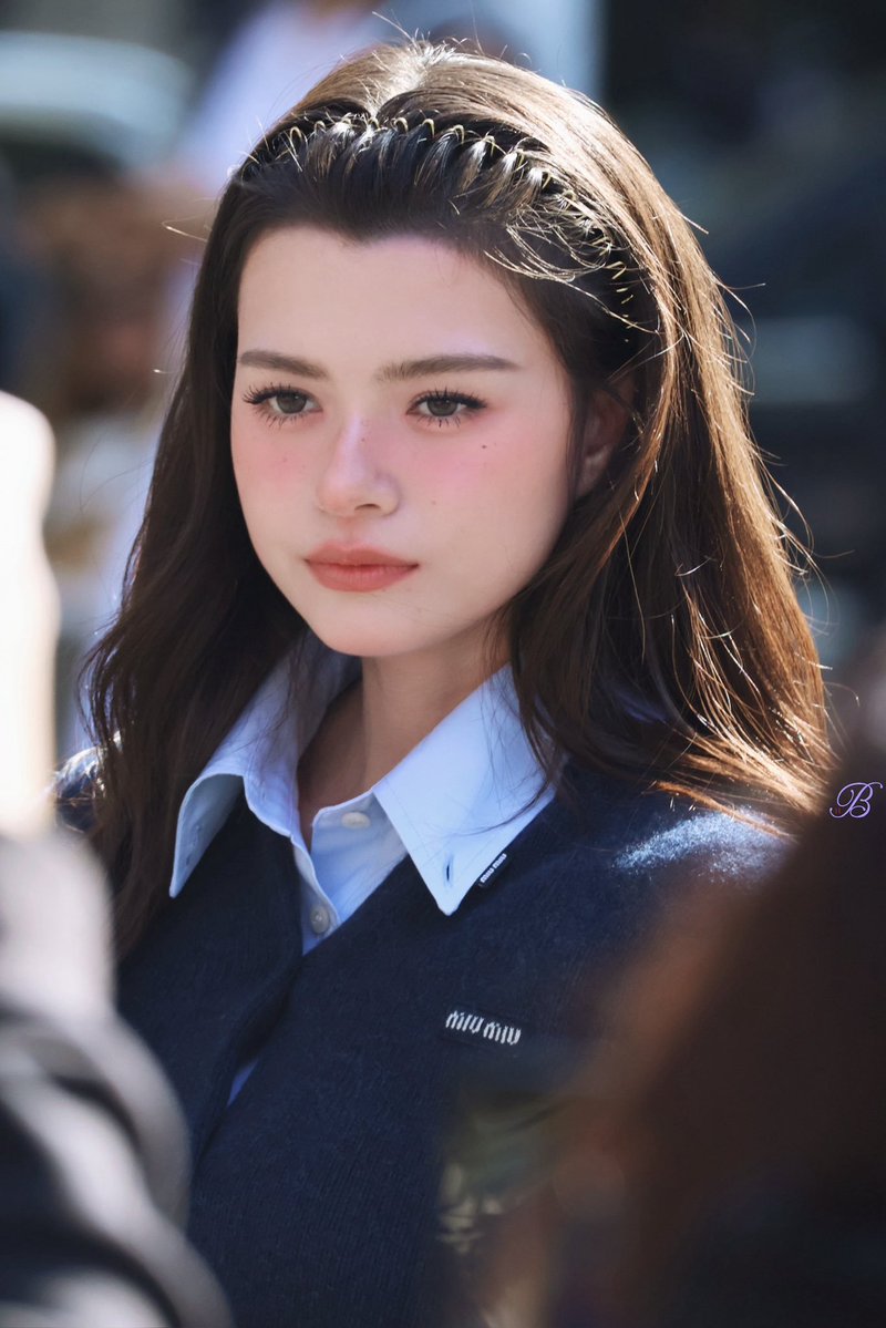 mysunshinebec's tweet photo. How to describe Becky's aura in Miu Miu ?🫠

REBECCA X MIU MIU PFWSS27
#MiuMiuSS27xBecky #MiuMiuSS27
#MiuMiuPFWxBecky #beckysangels #BeckyArmstrong https://t.co/fC7RBNaCus