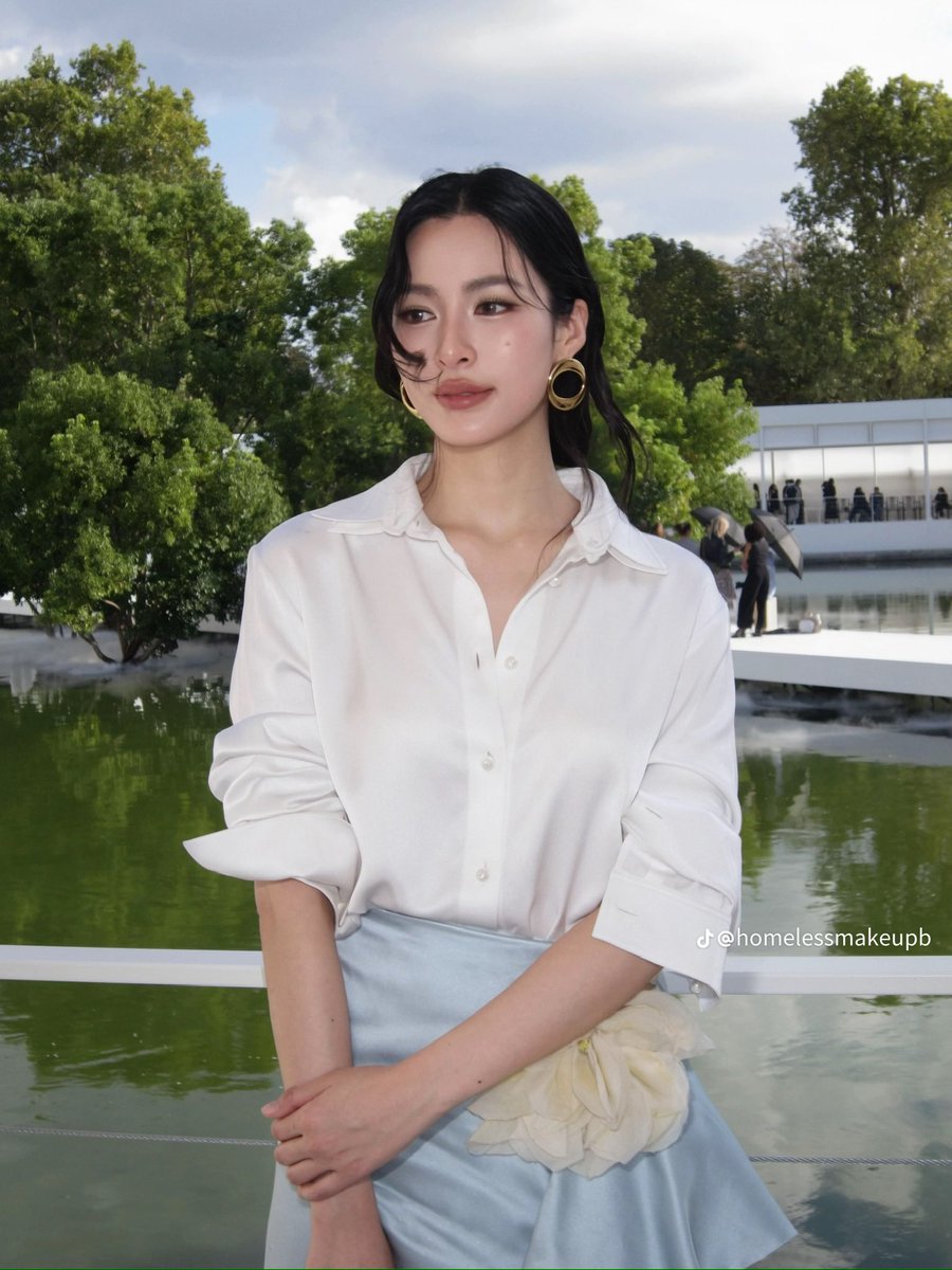 lingling_fans's tweet photo. Seeing this side of Lingling Kwong at Dior during PFW makes me so happy. Somehow, this is a moment worth remembering.

LINGORM DIOR SUMMER27
#LinglingKwong @linglingsirilak
#Dior @Dior #DiorSummer27 
#LingOrmDiorSummer27 https://t.co/Xp3aovkUCc