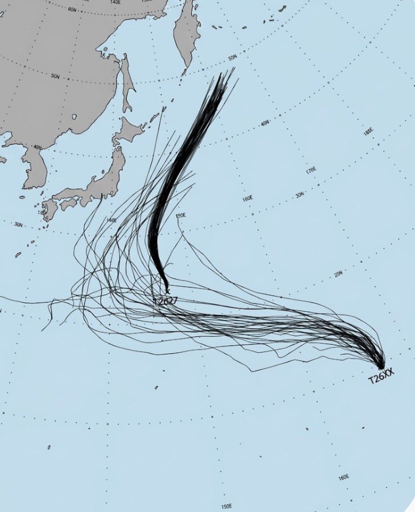 wm_morita's tweet photo. 東経180度を超えた越境台風28号。
さすがに日本までは届かないか。 https://t.co/TavwQUctJt