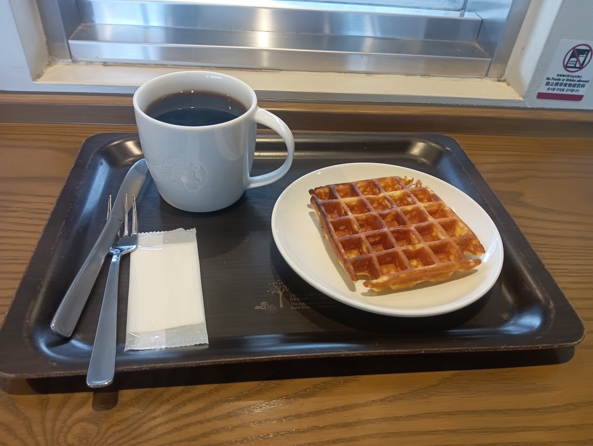 K1katayama's tweet photo. 移動中に早い昼飯兼ねてコーヒーブレイク。
昼には流石に足りないけど、あと3時間くらいは持ってくれるだろう。 https://t.co/j0Ve47vBIW