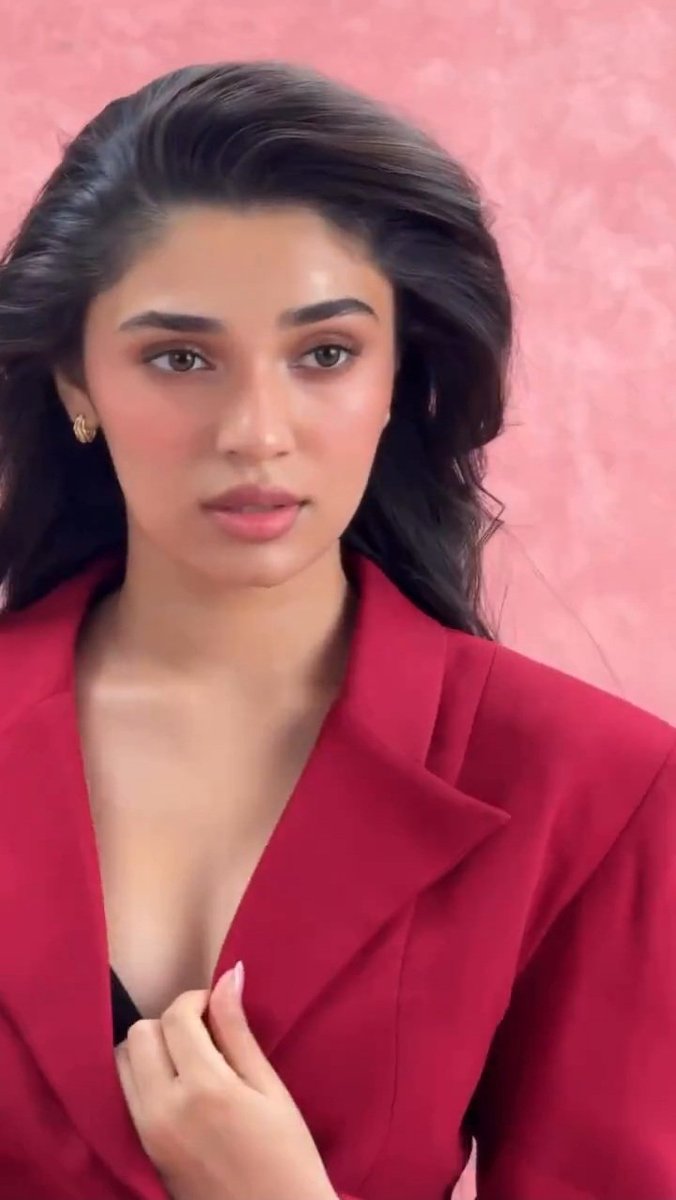 actressnation4u's tweet photo. Her screen presence 💥💥❤

#KrithiShetty https://t.co/4GVLPeO90A