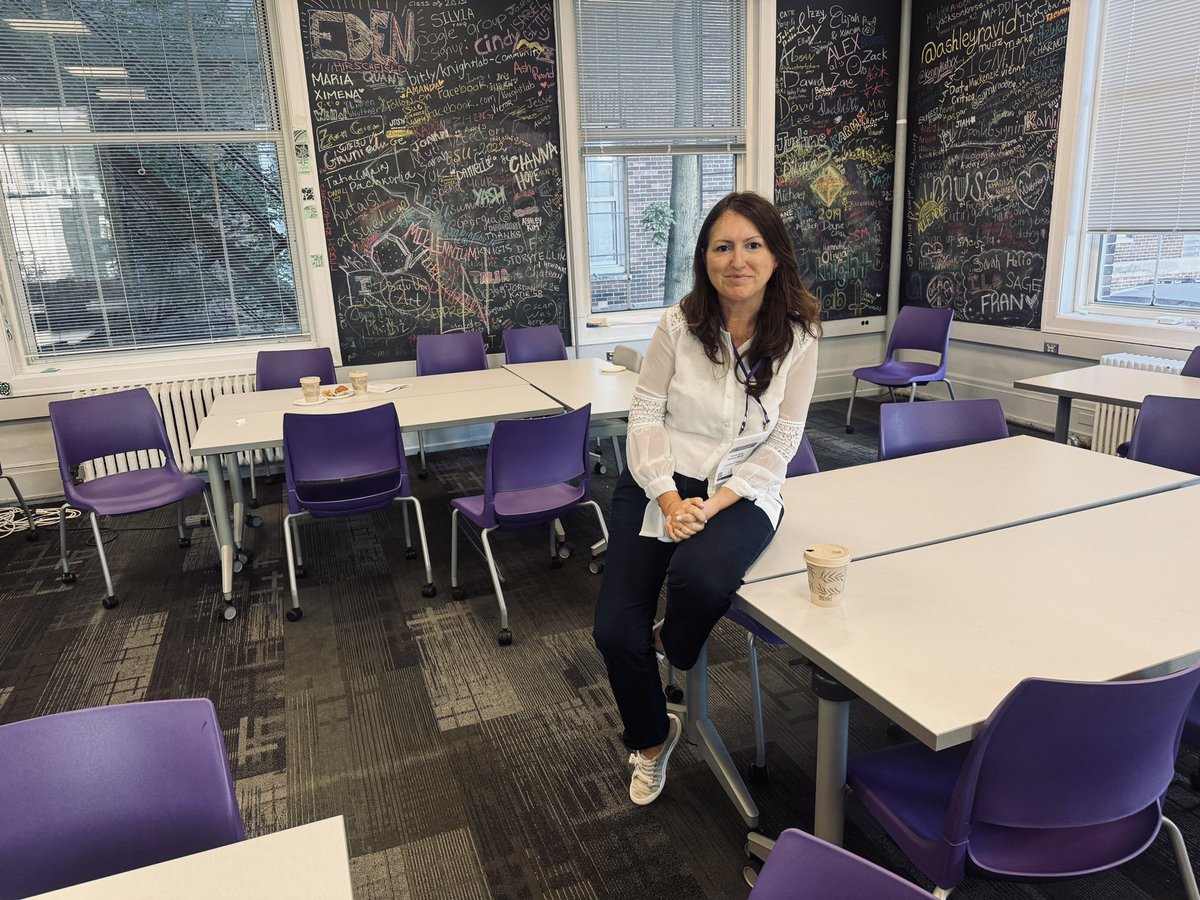 bellapalomo's tweet photo. Se acaban unos días maravillosos de trabajo y debate en @knightlab #chicago #cplus26 sobre el futuro de la comunicación en tiempos de #IA y se refuerza la relación entre @ComuniFac @InfoUMA y  @NorthwesternU 🇺🇸🇪🇸. Bonito reencuentro con mi amigo y doctorando @bancodevoces https://t.co/FCv0C3uBWt