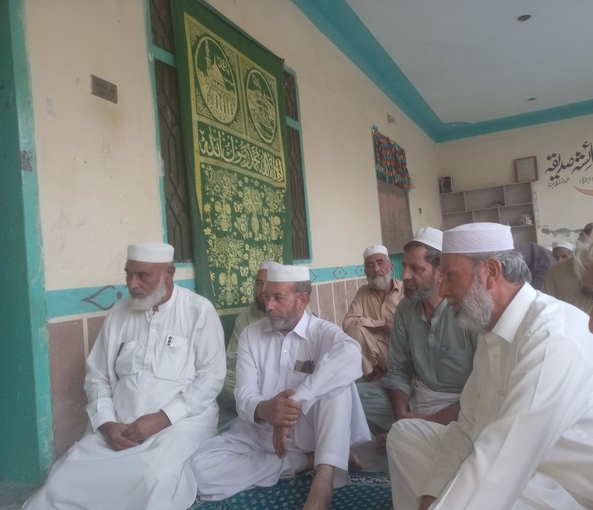 NNowshadal24904's tweet photo. قومی وطن پارٹی ضلع چارسدہ کے رابطہ کمیٹی کے چیئرمین خاجی جاوید حسین خان اور ممبر خاجی جہانزیب خان شیرپاو اور خاجی شاہ جہان شیرپاو نے جمعیت علمائے اسلام کے مفتی محمد جمال الدین صاحب کو قومی وطن پارٹی میں شمولیت کی دعوت دی 
@QWP
@AftabSherpao 
@SikandarSherpao https://t.co/2HQVQ0QghW