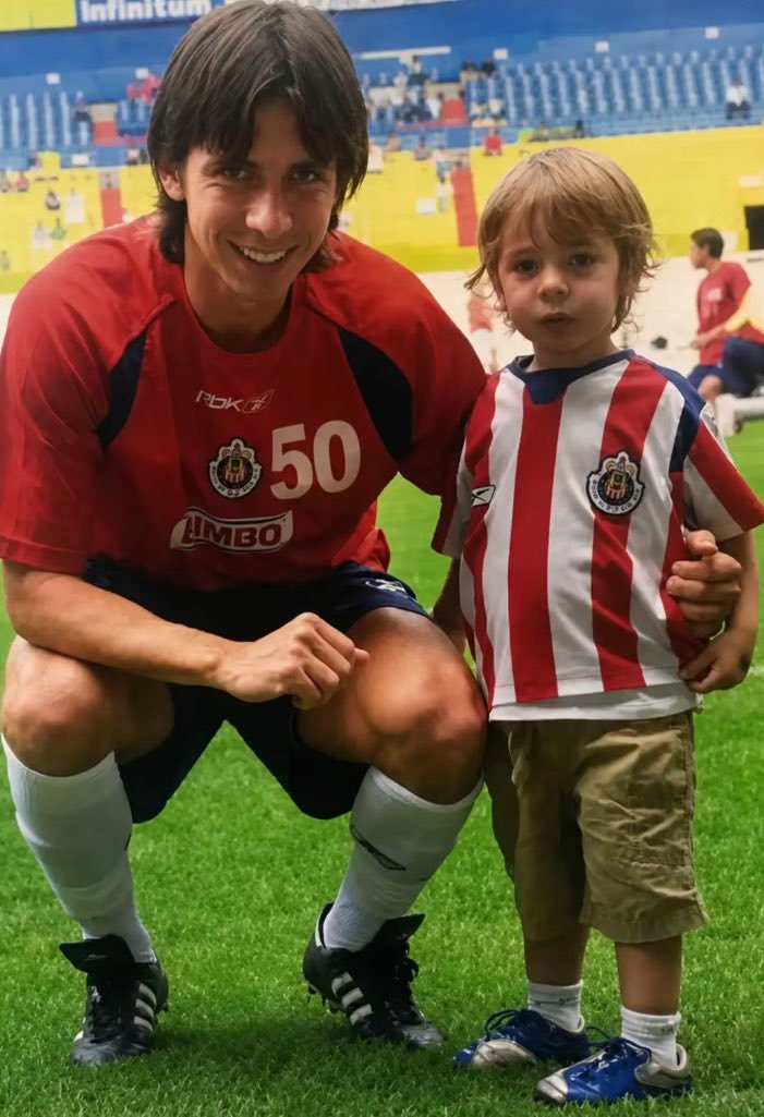 MiliCer9's tweet photo. A este niño le sacaron tarjeta roja por darle una cachetada a un gringo https://t.co/tyAPBYWrkE