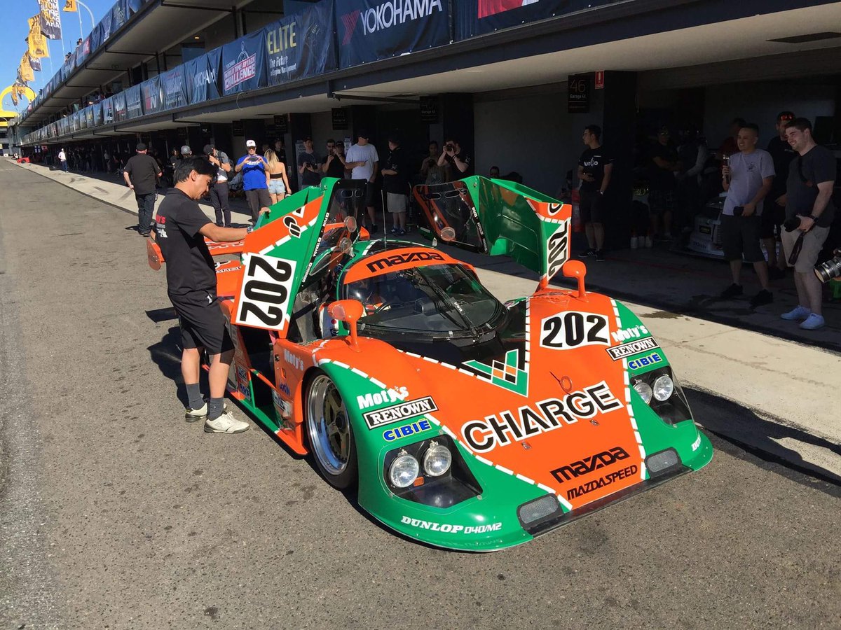 motyslub's tweet photo. 2014年辺りのMazda767B → グッドウッドのクラッシュから修復 2017年のMazda767B → ワールドタイムアタック2017 → Adelaideのイベント 2024年のMazda767B

全てガレージスターフィールド様所有の同じ個体になります。
グッドウッドのクラッシュの際、私のつながりのサプライヤーさんにお願いしてカーボンパーツ、アーム類、ラッピング、テスト走行の準備などもご協力させていただきました。
昨年は、配線も燃えかけたので、制御系も一新、古くからお付き合いのあるスクートスポーツ様でセッティングしていただいております。
本業はオイル屋ですが、車両の修復のお手伝いから宿の手配から現場同行まで、星野さんは私の事をマネージャーと呼んでます。
#767B #Mazda767B