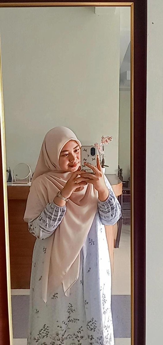 AgnesCimar19983's tweet photo. Mau yg hijab atau bikini ? Hehe https://t.co/gk4KPqsK32