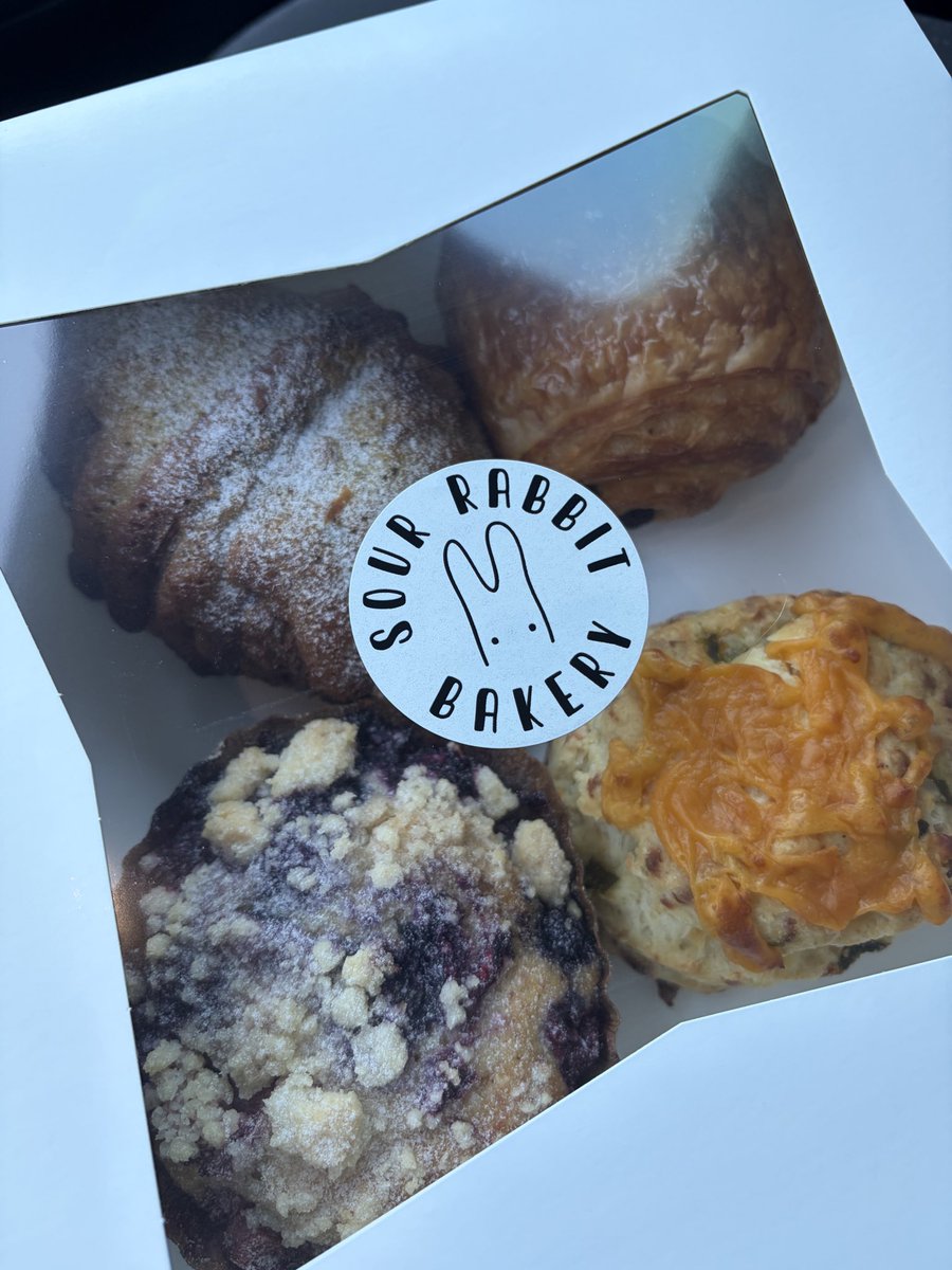 MsSinKC's tweet photo. Hands down, best bakery in KC!!! (And I’ve tried all of the big name bakeries everyone recommends) https://t.co/WdiXBej3kT