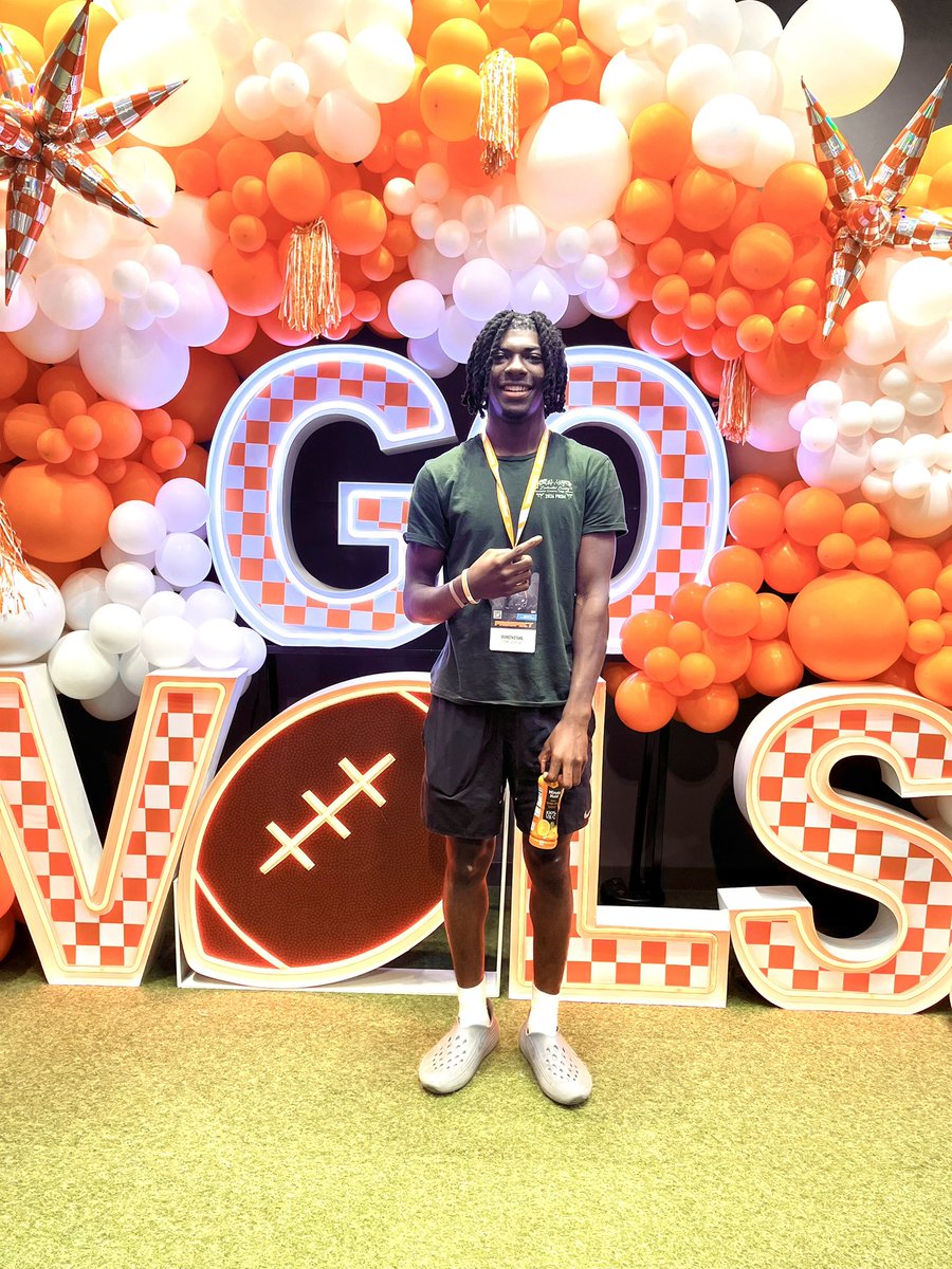 Bran_S9's tweet photo. Had a great time visiting Tennessee! Really enjoyed experiencing the campus, meeting the coaches, and learning more about the program. Grateful for the opportunity and looking forward to what’s ahead!
@BSonnone @CoachGMcGruder @CoachKelseyPope @coachjoshheupel @ToombsFootball1 https://t.co/jxTzgZOzfW