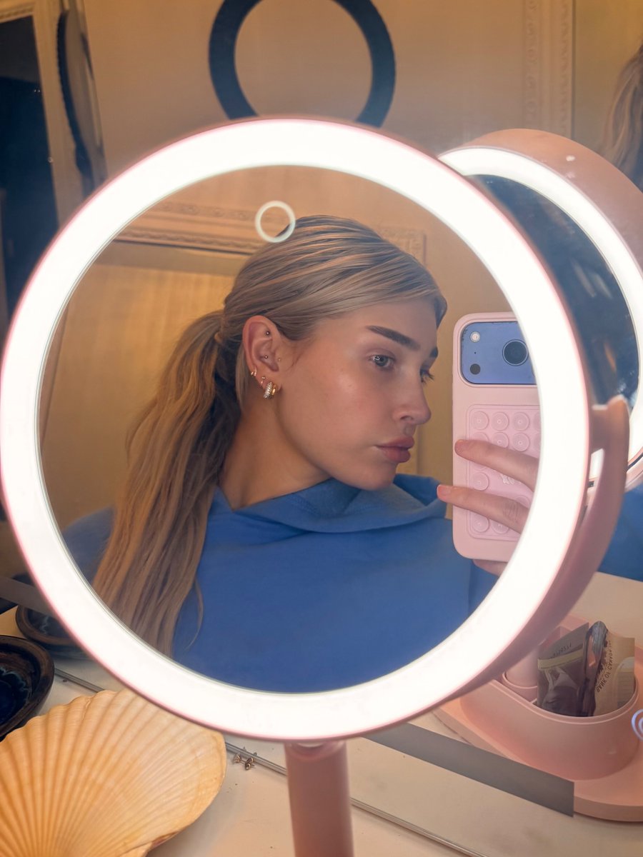 bratzdolllchloe's tweet photo. 👸🏼 https://t.co/CyIhdMAKhY