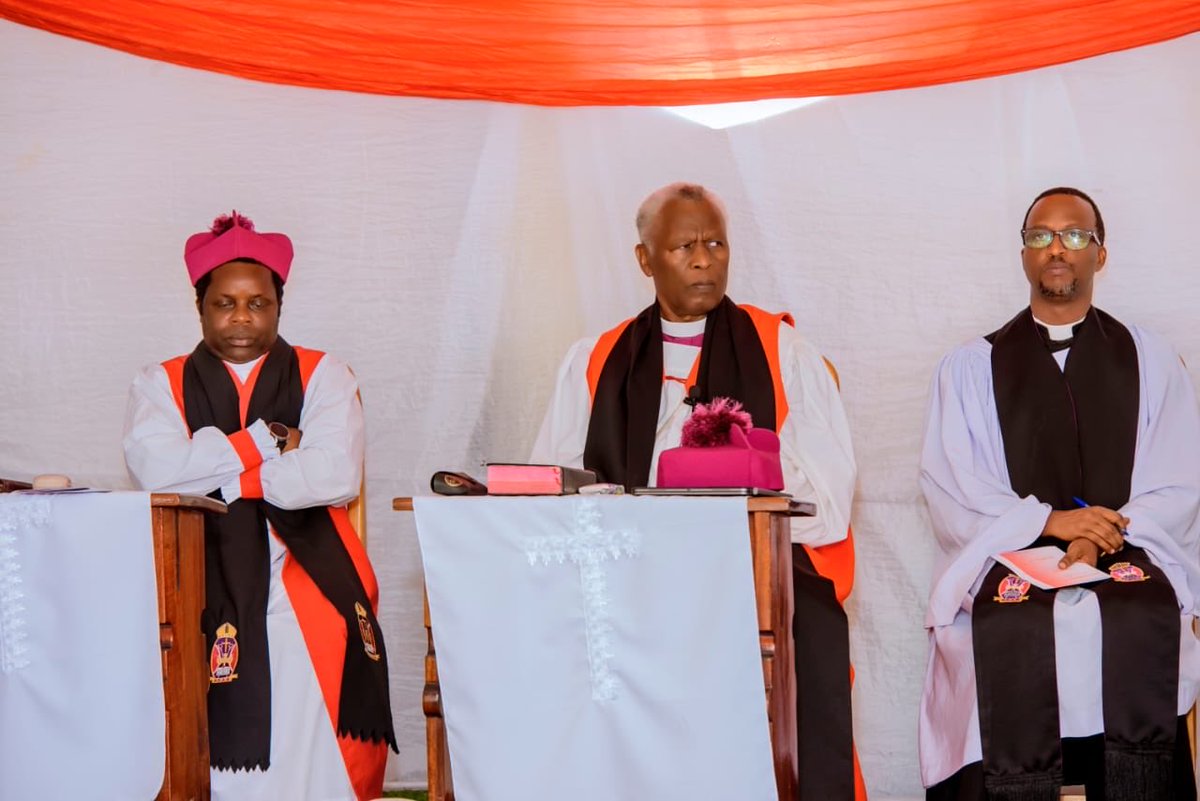 anglicanchurchR's tweet photo. It was joy, jubiliation and Celebration today in Kigeme diocese following a farewell Pastoral visit by the outgoing Archbishop and Primate of Rwanda Most Rev Dr. Laurent Mbanda a head of his retirement in late October. He thanked the Christians for their support in tenure https://t.co/45mvMe8FDB