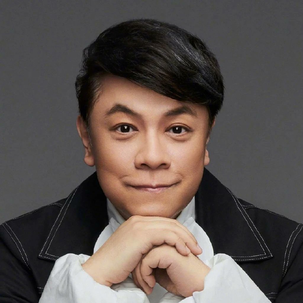 letmego6327's tweet photo. 蔡康永现身台独分子竞选现场，“暗独” 转“明独”～

中国企业极速切割，昨天23时24分，零跑汽车发布声明：
零跑汽车始终坚持一个中国原则，台湾是中国领土不可分割的一部分，坚决反对任何形式的“台独”分裂活动及一切伤害民族感情的言行。

蔡康永1962年3月1日出生于中国台湾省台北市，祖籍浙江省宁波市，汉族～

中国家庭汉族血统～
跟那些满眼赤诚愿意做“中华民族”的孩子相比，谁才是我们的一家人？

还是那句话，管你台独满独藏独蒙独疆独皇汉，只要破坏中华民族伟大复兴，那就是敌人～
