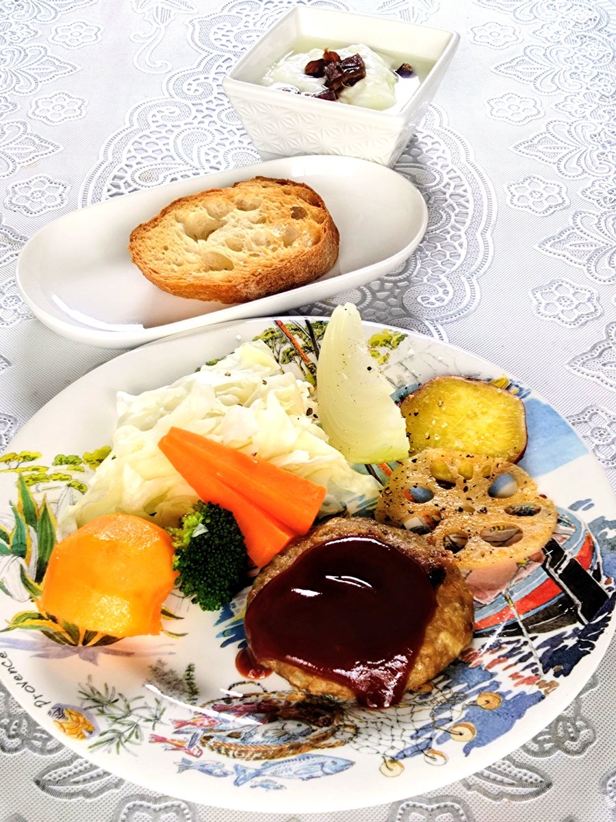 JJ9014meal's tweet photo. ☀朝ごパン☀
今朝は卵を切らしたので
作り置き冷凍のミニハンバーグ

#おうちごはん
#おうちモーニング https://t.co/TgfITcy7Zq