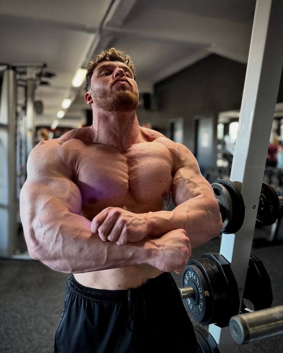 alphathomas23's tweet photo. Heavy lifts, dripping sweat, veins throbbing. These gains are unstoppable while your paypig cash disappears. I get stronger. You get poorer. That’s the hierarchy. Send. 👑💪😈...

#findom #drain #cashmaster #musclegod #finsub https://t.co/YBBlX6Fzye