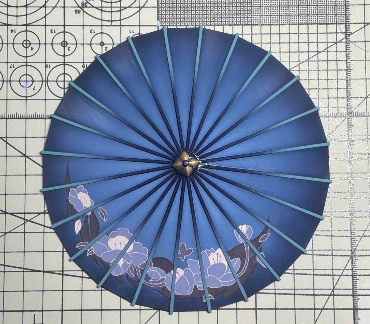 yukarin17sai's tweet photo. 水着キサキもう少し
普通にデカール貼るよりも、傘の骨？に沿ってデカールをカットして貼る方が説得力とか情報量増えていいよねという話 https://t.co/dTT8YFHzuG
