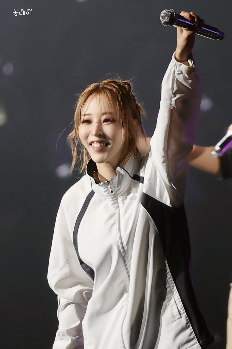 mondayblue__s's tweet photo. 261004 4WARD 콘서트 in 홍콩

귀엽고 멋있는 햄

#마마무 #문별  
#Mamamoo #Moonbyul https://t.co/NCAA8BUSWq