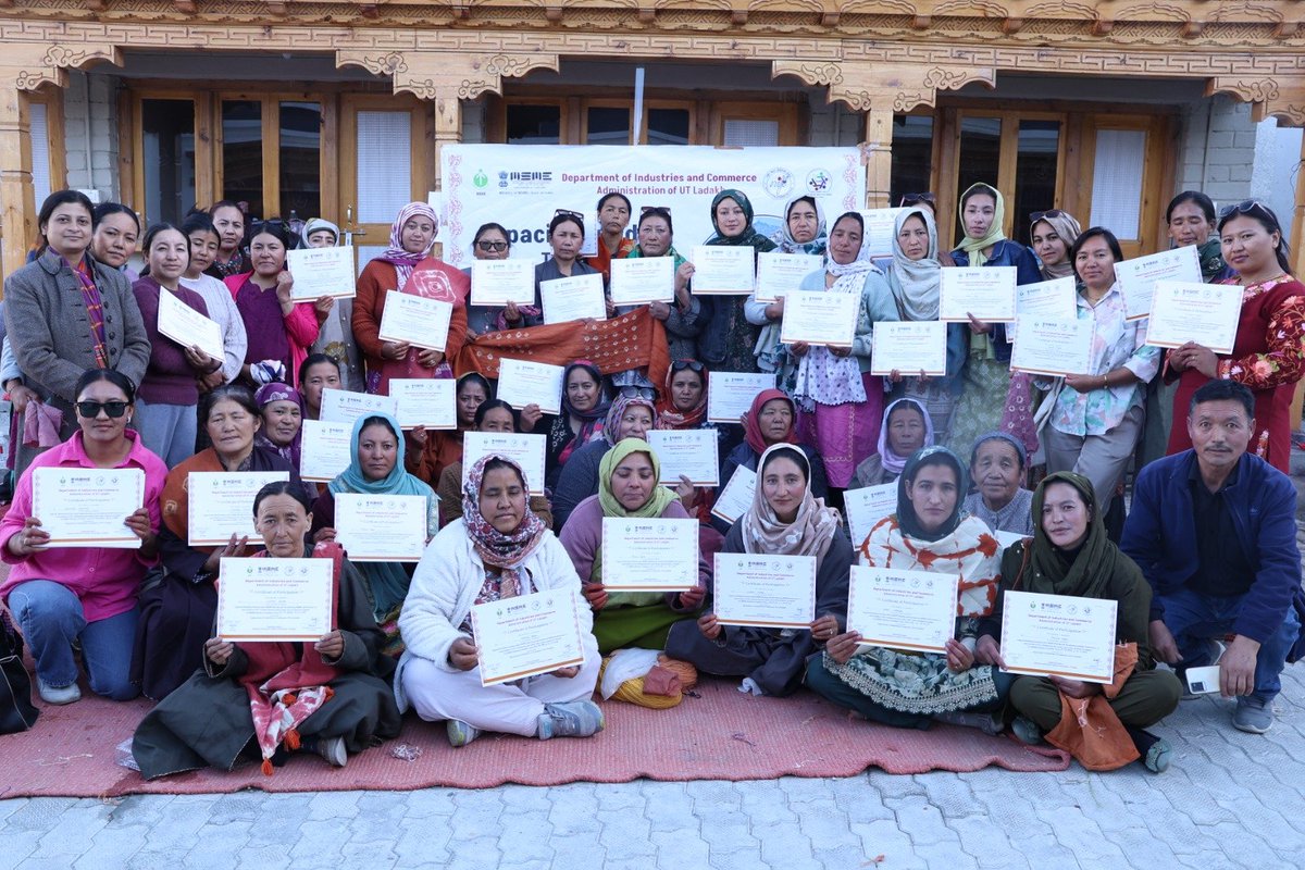 handloomleh's tweet photo. 😊 Happy faces in Nubra as the Handloom Department concludes a Dyeing Technique Upgradation Course, empowering artisans with improved skills, techniques and new creative possibilities. 🎨
#Handloom #Nubra #Ladakh #SkillUpgradation
@lg_ladakh
@ashishkundra
@DIPR_Ladakh https://t.co/TqvAGlnf66