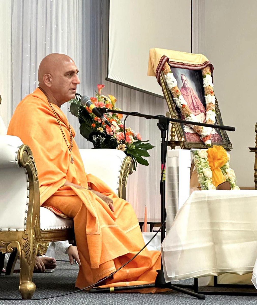 SharmaIlla's tweet photo. @AvdheshanandG @AcharyaSabha @HariharAshram @narendramodi @AmitShah @RSSorg @EkatmaDham @pushkardhami @yogrishiramdev @kishorekaya @FoundationLadli ।। श्वेताश्वतर उपनिषद् ।। 
एको हंसः भुवनस्यास्य मध्ये स एवाग्निः सलिले संनिविष्टः । 
तमेव विदित्वा अतिमृत्युमेति नान्यः पन्था विद्यतेऽयनाय ।। १५।। 

एकमात्र परमब्रह्म समस्त विश्व के अन्तर्यामी आत्मा रूप में सर्वत्र व्याप्त होकर भी सदा अद्वितीय, असंग और निर्विकार रहता है https://t.co/yYa9Q0QWc3
