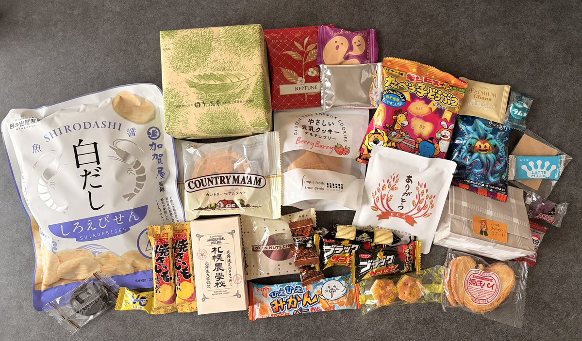 tasotasoyan00's tweet photo. 秋例大祭お疲れ様でした！
今回もホクホクですが、買い忘れが多くて悔しい…。

買い出しやコスプレして写真撮ったりでお会いできなかった方申し訳ないです…。
売り子君…本当に助かったよ…👍 https://t.co/cL22ki5yUS