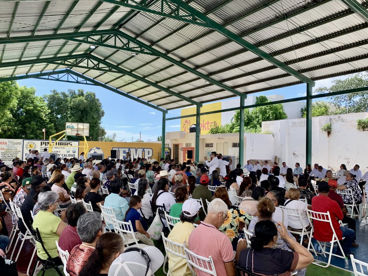 CDEPRISinaloa's tweet photo. Esta tarde acompañamos a nuestros Defensores de Sinaloa, la senadora @palomaSnchez y el diputado federal @MarioZamoraG, en la reunión informativa de la Asociación Civil Rastra Social Campesina.

Nuestro presidente @cesargerardol, la secretaria general @LilianaCardena5, la dirigencia del PRI Eldorado y representantes de distintos municipios y sectores del PRI Sinaloa también estuvieron presentes.

Agradecemos al presidente de Rastra Social Campesina, Marcos García Espinoza, por la invitación y por abrir este espacio de diálogo con el sector campesino.

Seguimos escuchando, sumando voces y fortaleciendo el trabajo cercano a las comunidades. 💚🤍❤️

#PRISinaloa #DefensoresDeSinaloa #CercaDeLaGente #SinaloaSeConstruyeEnEquipo