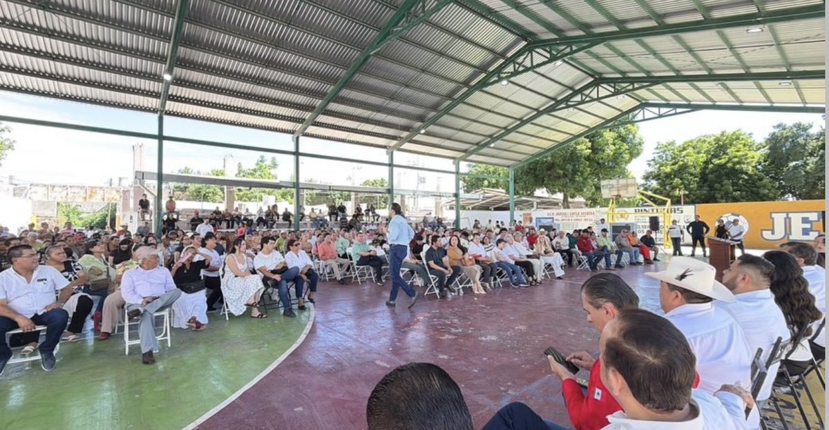 CDEPRISinaloa's tweet photo. Esta tarde acompañamos a nuestros Defensores de Sinaloa, la senadora @palomaSnchez y el diputado federal @MarioZamoraG, en la reunión informativa de la Asociación Civil Rastra Social Campesina.

Nuestro presidente @cesargerardol, la secretaria general @LilianaCardena5, la dirigencia del PRI Eldorado y representantes de distintos municipios y sectores del PRI Sinaloa también estuvieron presentes.

Agradecemos al presidente de Rastra Social Campesina, Marcos García Espinoza, por la invitación y por abrir este espacio de diálogo con el sector campesino.

Seguimos escuchando, sumando voces y fortaleciendo el trabajo cercano a las comunidades. 💚🤍❤️

#PRISinaloa #DefensoresDeSinaloa #CercaDeLaGente #SinaloaSeConstruyeEnEquipo