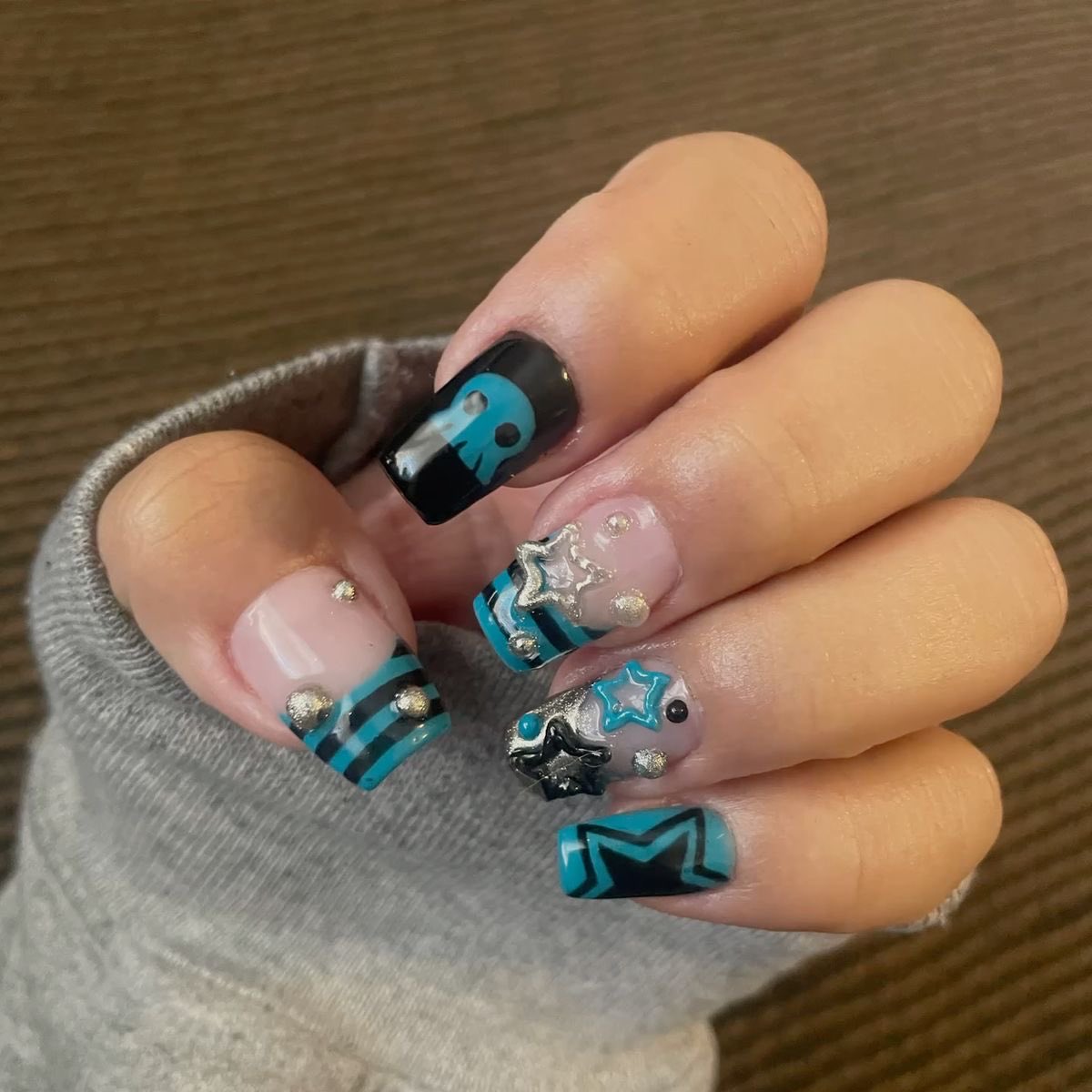 2Jinxed2Cry's tweet photo. Ok hi I wanted to do this too thank you 

How Pinterest seems me !!
Character, plushie, nails, quote https://t.co/QUW5gxiLy7