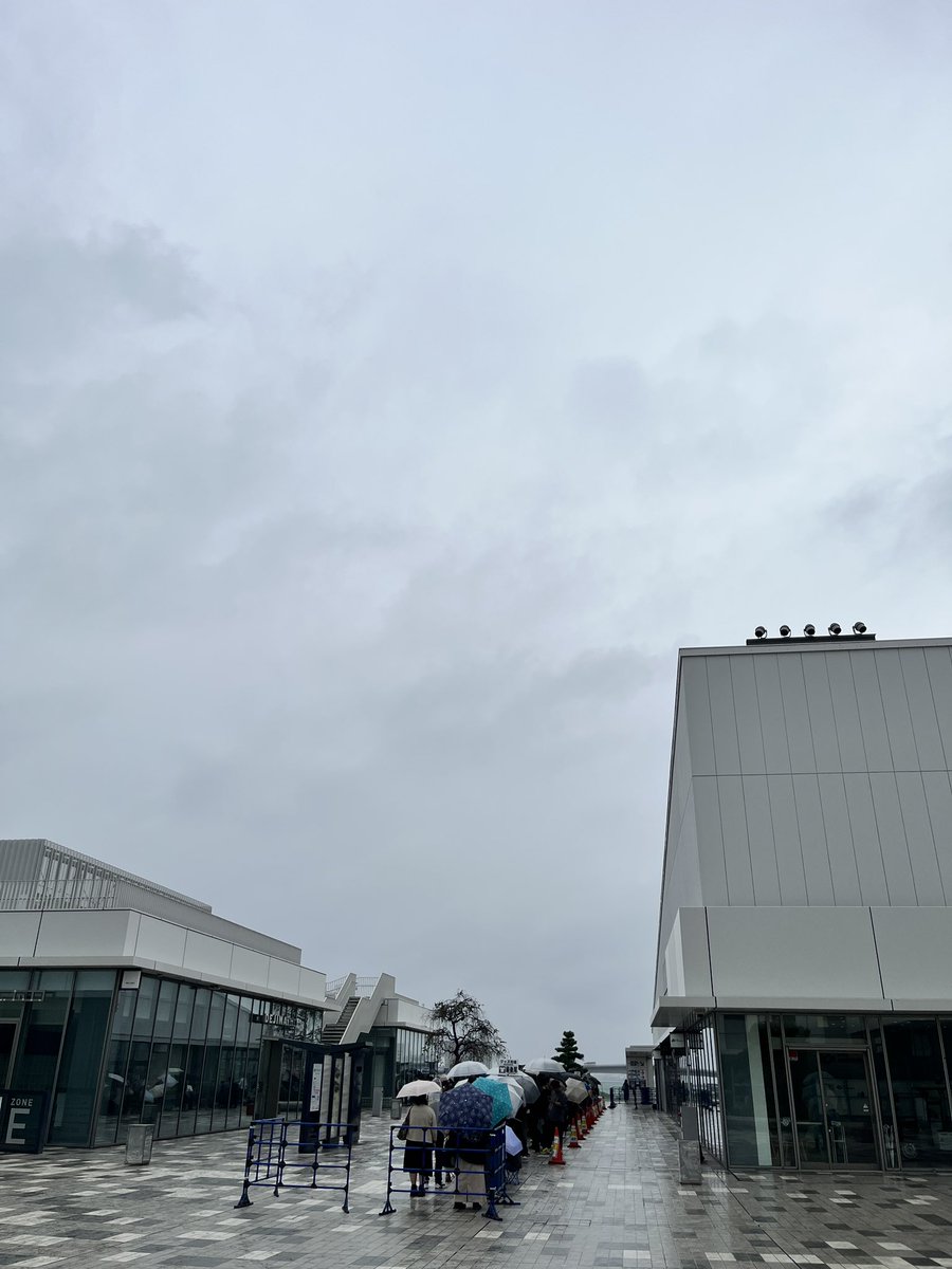 tanatana_808's tweet photo. Zepp haneda到着〜！
夕方は晴れてほしいな☀️
#TMG #zepphaneda https://t.co/JEg236KSmz