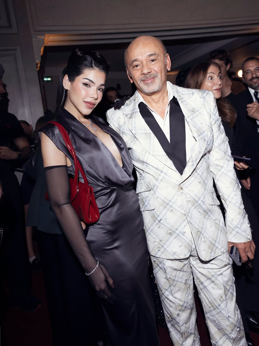KeniaOsInfo_'s tweet photo. Kenia OS junto a Christian Louboutin, el mundialmente reconocido diseñador de moda francés. https://t.co/W5MIJPSmP8