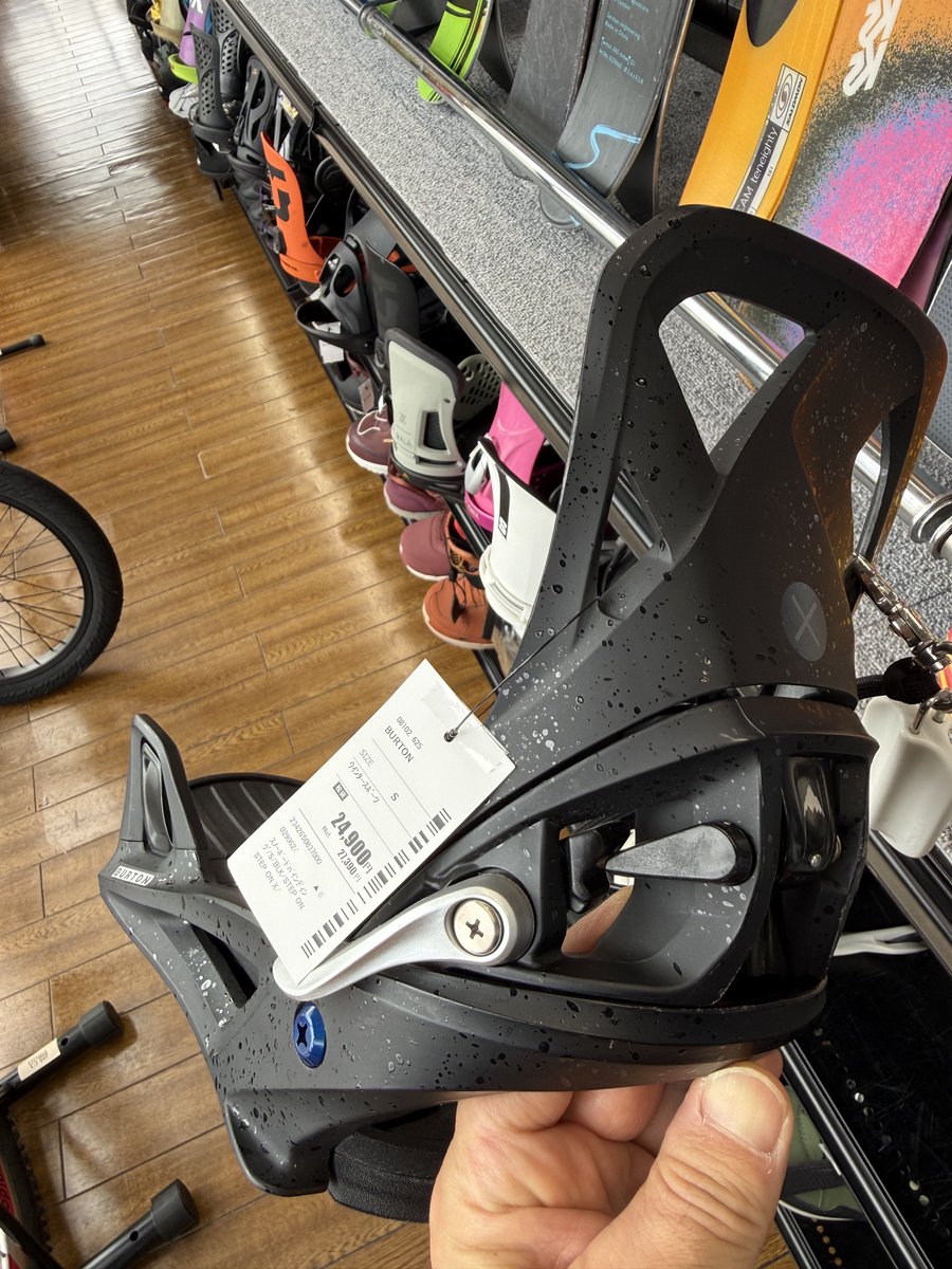 mory74220144's tweet photo. 偵察。うむ、これは安い

しかし良いボードが揃っているけど値段もそれなり也。欲しい人には刺さりそう、ネバ様とかキャピタとか https://t.co/LMAi6KNCtS