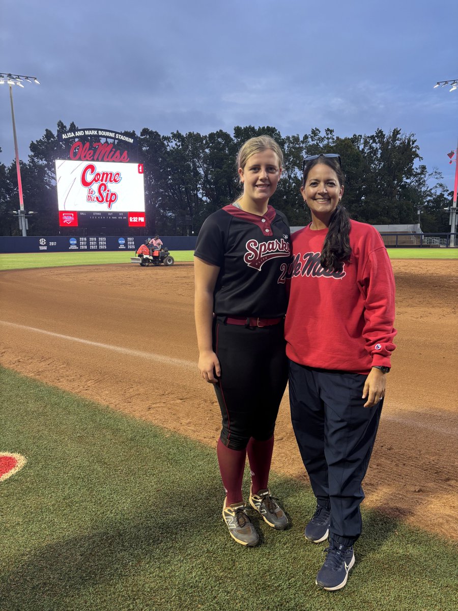 EmmaHarwood2029's tweet photo. Thank you for hosting such a great camp @OleMissSoftball. The complex was amazing and I loved the campus.  The scrimmages were great and I appreciate all the training and feedback. I hope to be back soon. I always have a great time in Oxford. Oh ya, I ran into a friend and old teammate too. @KailaL2029 @Jamie_Trachsel @CoachBBuchanan @CoachMorganK @BamaSparks2011 @HHSFastpitchSB @PrepSoftball @LineDsoftball @ExtraInningSB  @KyleParmley