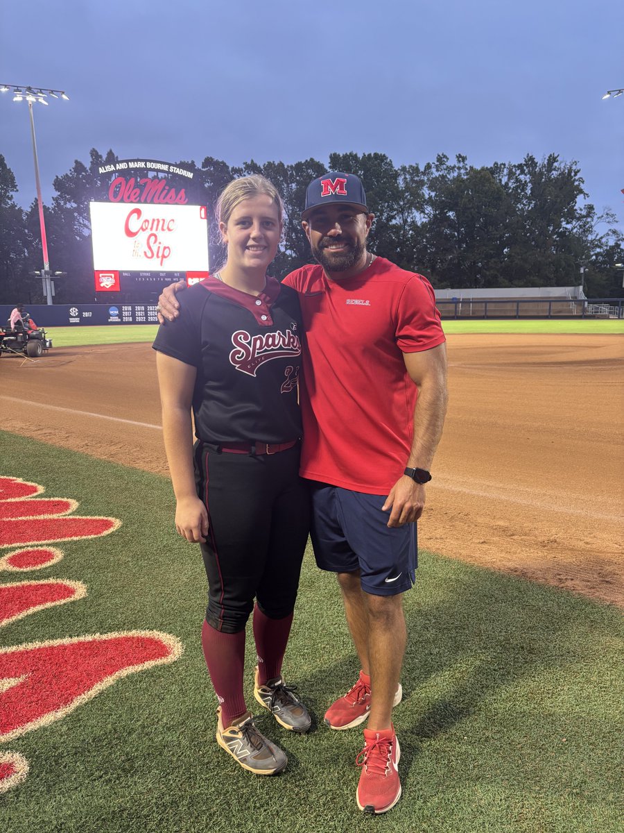 EmmaHarwood2029's tweet photo. Thank you for hosting such a great camp @OleMissSoftball. The complex was amazing and I loved the campus.  The scrimmages were great and I appreciate all the training and feedback. I hope to be back soon. I always have a great time in Oxford. Oh ya, I ran into a friend and old teammate too. @KailaL2029 @Jamie_Trachsel @CoachBBuchanan @CoachMorganK @BamaSparks2011 @HHSFastpitchSB @PrepSoftball @LineDsoftball @ExtraInningSB  @KyleParmley