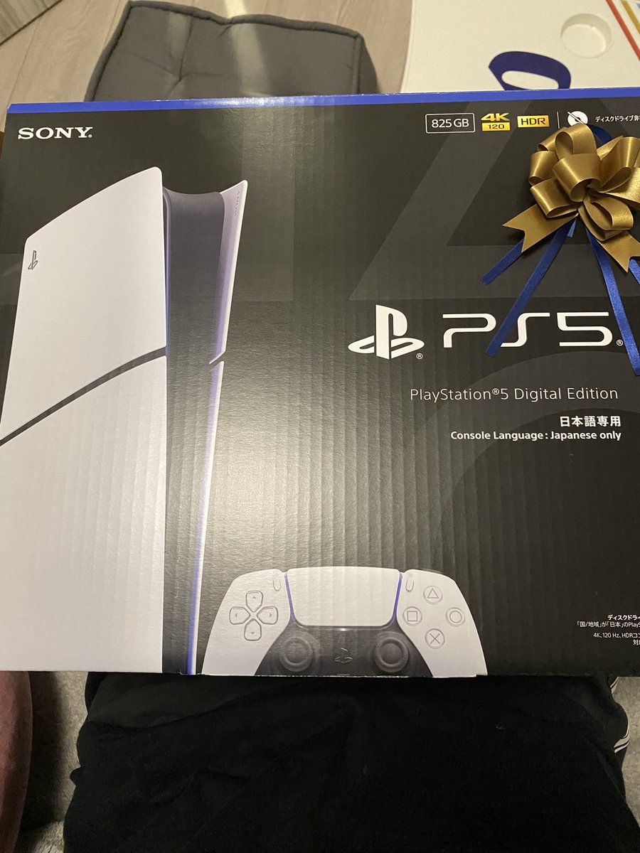 squadshit_99's tweet photo. 彼女に誕生日PS5プレゼントしてもらった！🥹
おすすめゲームあったら教えてください！ https://t.co/0eukZQSJD1
