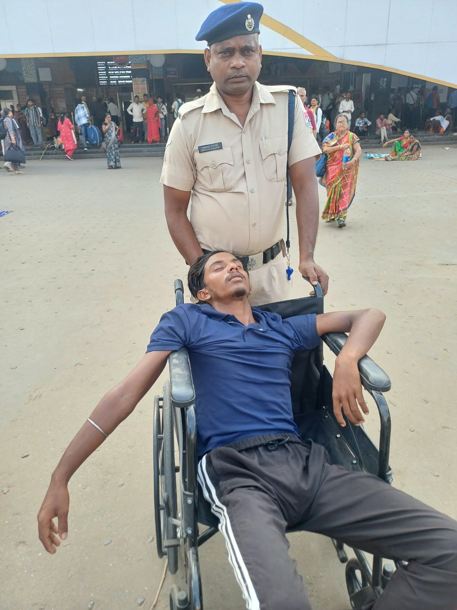 rpferasn's tweet photo. On 04.10.2026, #RPF Jasidih Post of Asansol Division gave medical assistance to a male passenger. He was  admitted to hospital for treatment.

#Operationsewa https://t.co/qepmeAhiN6