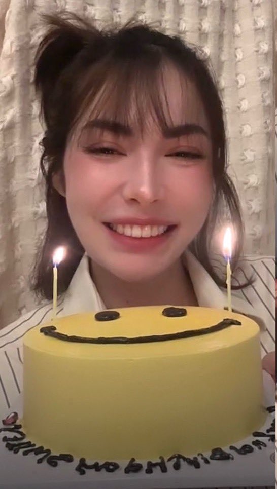 itscharlottyfam's tweet photo. Happy Birthday Smiley ทุกคน
ครบรอบ 4 ปีแล้วนะ ขอบคุณที่เป็นรอยยิ้ม และเป็นพื้นที่เซฟโซนที่อบอุ่นให้กันเสมอ
ขอให้พวกเรา Smiley เป็นความสุขและความสบายใจของกันและกันแบบนี้ไปนานๆ
แล้วเติบโตไปด้วยกันเรื่อยๆ นะ 🤍🎂

HAPPY 4th BIRTHDAY SMILEY
#4yrsSmileyofCharlotte
@itscharlotty https://t.co/ueTlzbWhDD