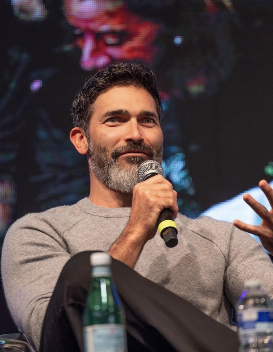 updatesofth's tweet photo. New photo of Tyler Hoechlin at Paris Manga via auroreromerophotographie https://t.co/1QFiugD0YA