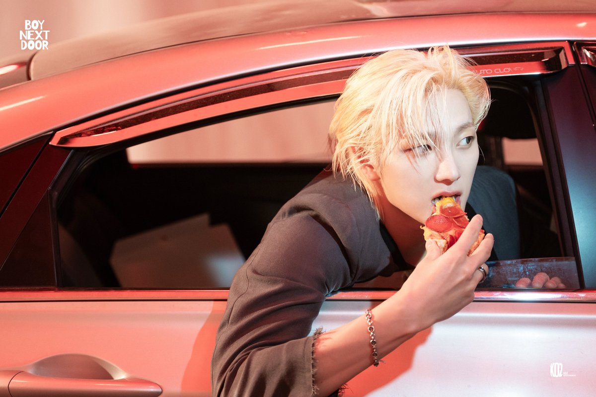 BOYNEXTDOOR_KOZ's tweet photo. BOYNEXTDOOR [HOME: DELUXE] Concept Photo Behind Sketch

🔗 https://t.co/cPQhCXFflQ

#BOYNEXTDOOR #보이넥스트도어 #BND
#HOME_DELUX https://t.co/qEXD9RlLWj