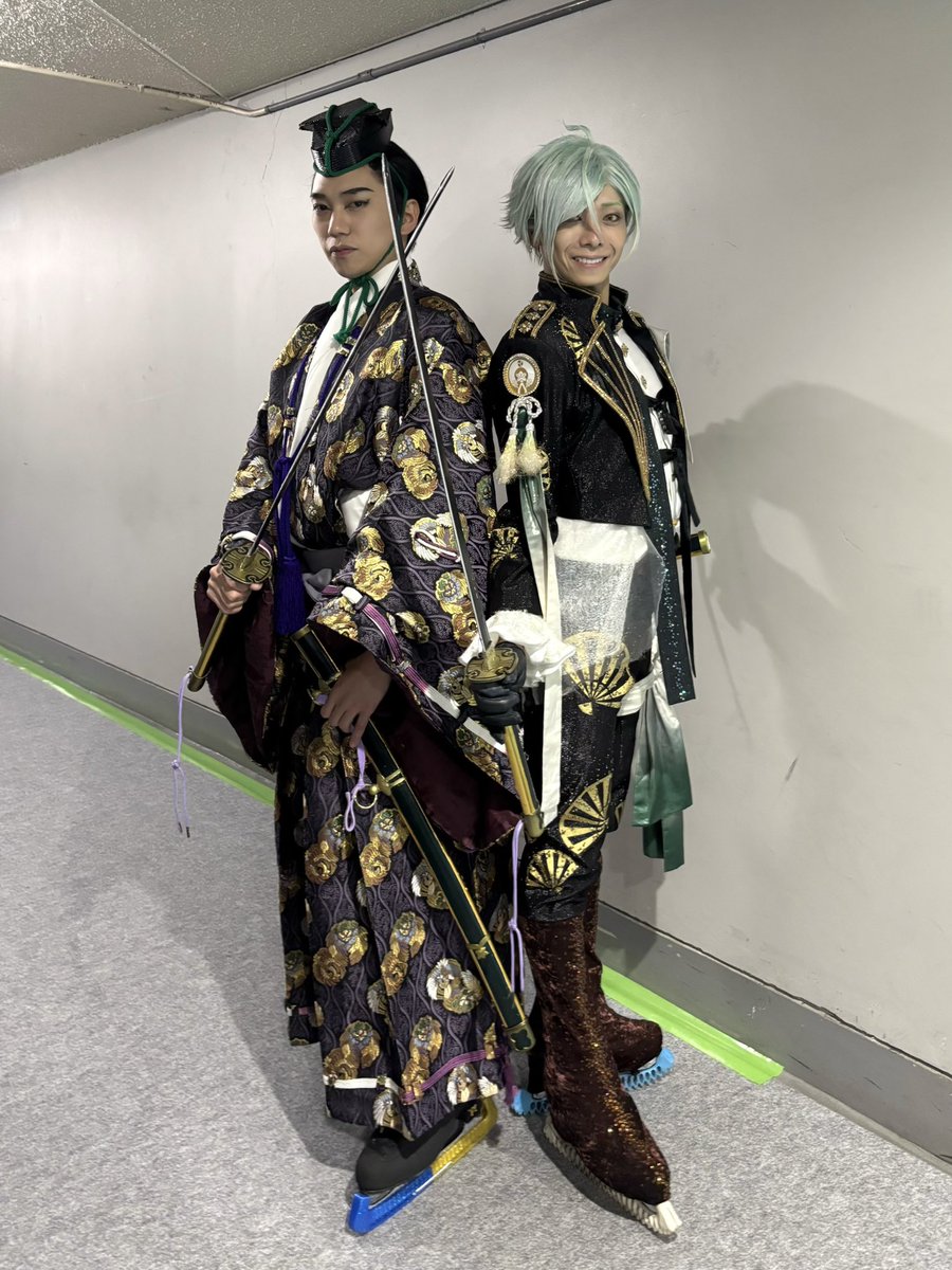 yaesukebando's tweet photo. 『刀剣乱舞 - ICE BLADE -』

本当に貴重な経験をさせていただきました。

二ヶ月間の稽古を経て昨日無事に千穐楽を迎え、ホッとしています。

この作品に携わることができ、本当に光栄でした。

たくさんの思いがありますので、落ち着いたらまた改めて投稿させていただきます😌

❄️❄️❄️

笑顔が素敵な太陽のような花織さん☀️

一緒に戦った相棒の刀剣男子タッカー⚔️

個人的推しだった圧し斬る刑事くん🔥

#刀ブレ
#刀剣乱舞
#坂本花織
#山本恭廉
#田中刑事
#坂東やゑ亮