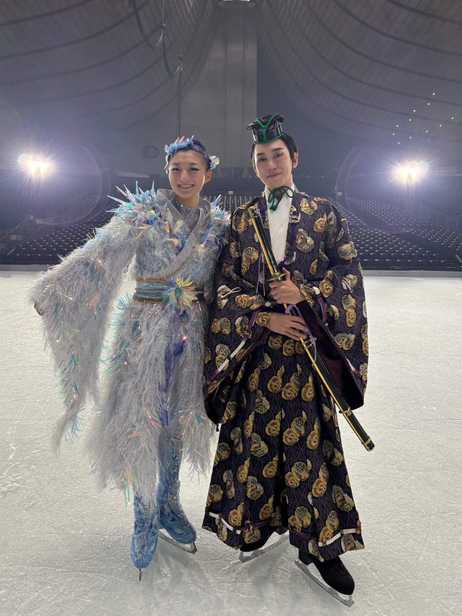 yaesukebando's tweet photo. 『刀剣乱舞 - ICE BLADE -』

本当に貴重な経験をさせていただきました。

二ヶ月間の稽古を経て昨日無事に千穐楽を迎え、ホッとしています。

この作品に携わることができ、本当に光栄でした。

たくさんの思いがありますので、落ち着いたらまた改めて投稿させていただきます😌

❄️❄️❄️

笑顔が素敵な太陽のような花織さん☀️

一緒に戦った相棒の刀剣男子タッカー⚔️

個人的推しだった圧し斬る刑事くん🔥

#刀ブレ
#刀剣乱舞
#坂本花織
#山本恭廉
#田中刑事
#坂東やゑ亮