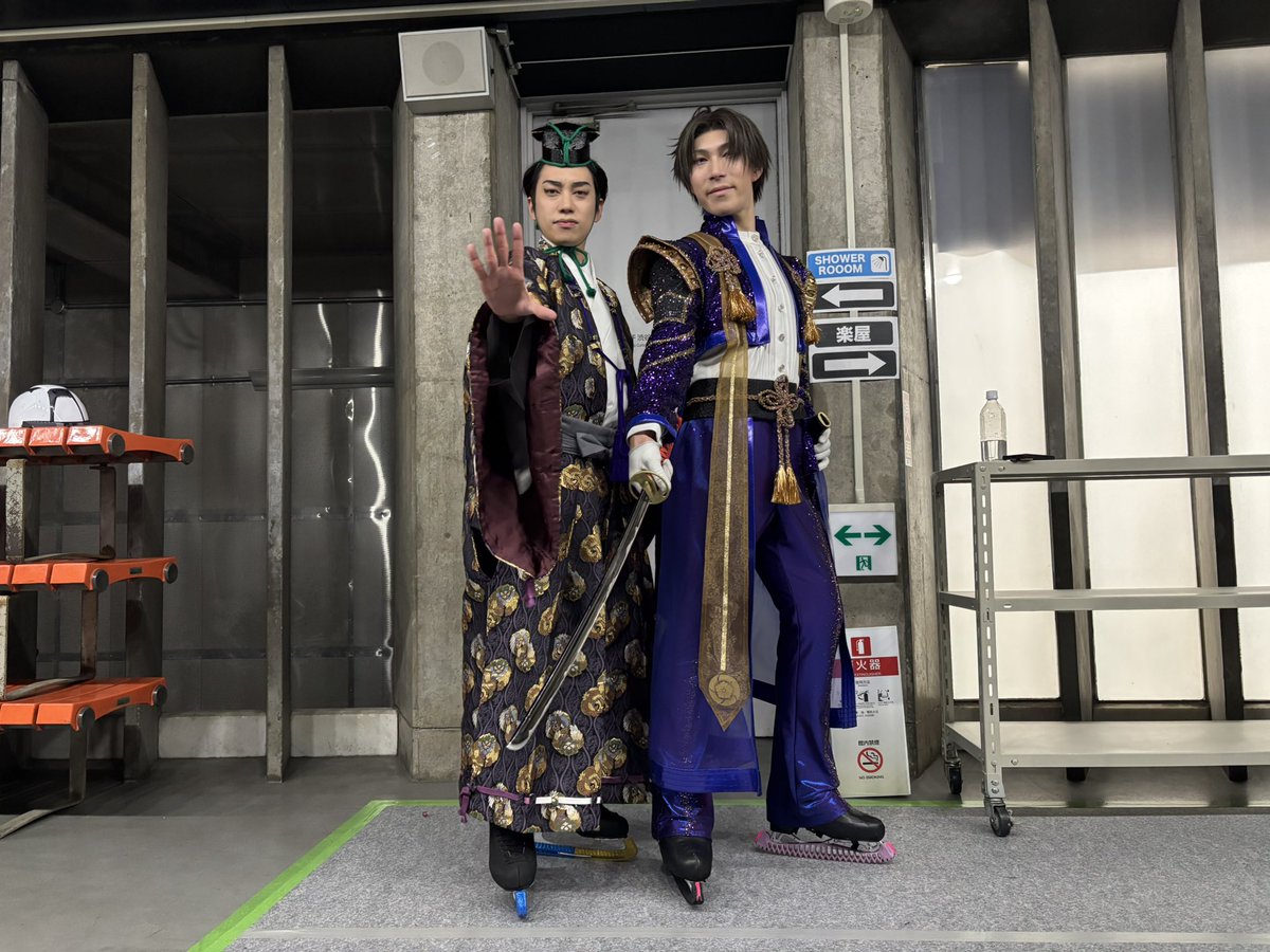 yaesukebando's tweet photo. 『刀剣乱舞 - ICE BLADE -』

本当に貴重な経験をさせていただきました。

二ヶ月間の稽古を経て昨日無事に千穐楽を迎え、ホッとしています。

この作品に携わることができ、本当に光栄でした。

たくさんの思いがありますので、落ち着いたらまた改めて投稿させていただきます😌

❄️❄️❄️

笑顔が素敵な太陽のような花織さん☀️

一緒に戦った相棒の刀剣男子タッカー⚔️

個人的推しだった圧し斬る刑事くん🔥

#刀ブレ
#刀剣乱舞
#坂本花織
#山本恭廉
#田中刑事
#坂東やゑ亮