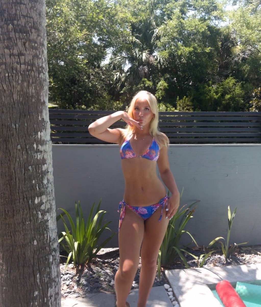 elliegirlslut's tweet photo. my butt has definitely gotten bigger in 2 years black bikini is 8 grade floral bikini is sophomore year https://t.co/ahAt9XqIAa