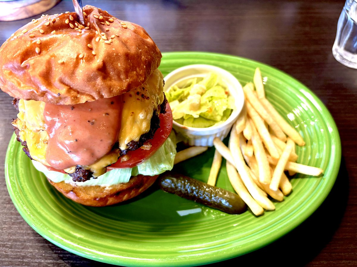 morimoriaomo's tweet photo. ハンバーガーたべた😭🍽️ https://t.co/M4tsj5xS2k