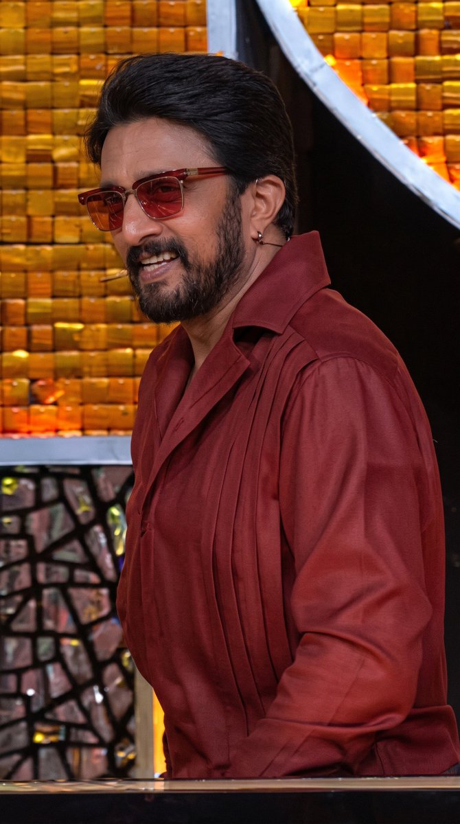 KicchaUniverse's tweet photo. 👑 The aura. The attitude. The Baadshah.

Sunday feels different when @KicchaSudeep takes the Bigg Boss stage. 🔥❤️‍🔥

One Man. One Presence. One Kiccha. 👑

#KicchaSudeep #BBK13 #explorepage #KicchaUniverse #fyp https://t.co/ABCY1PiCHB