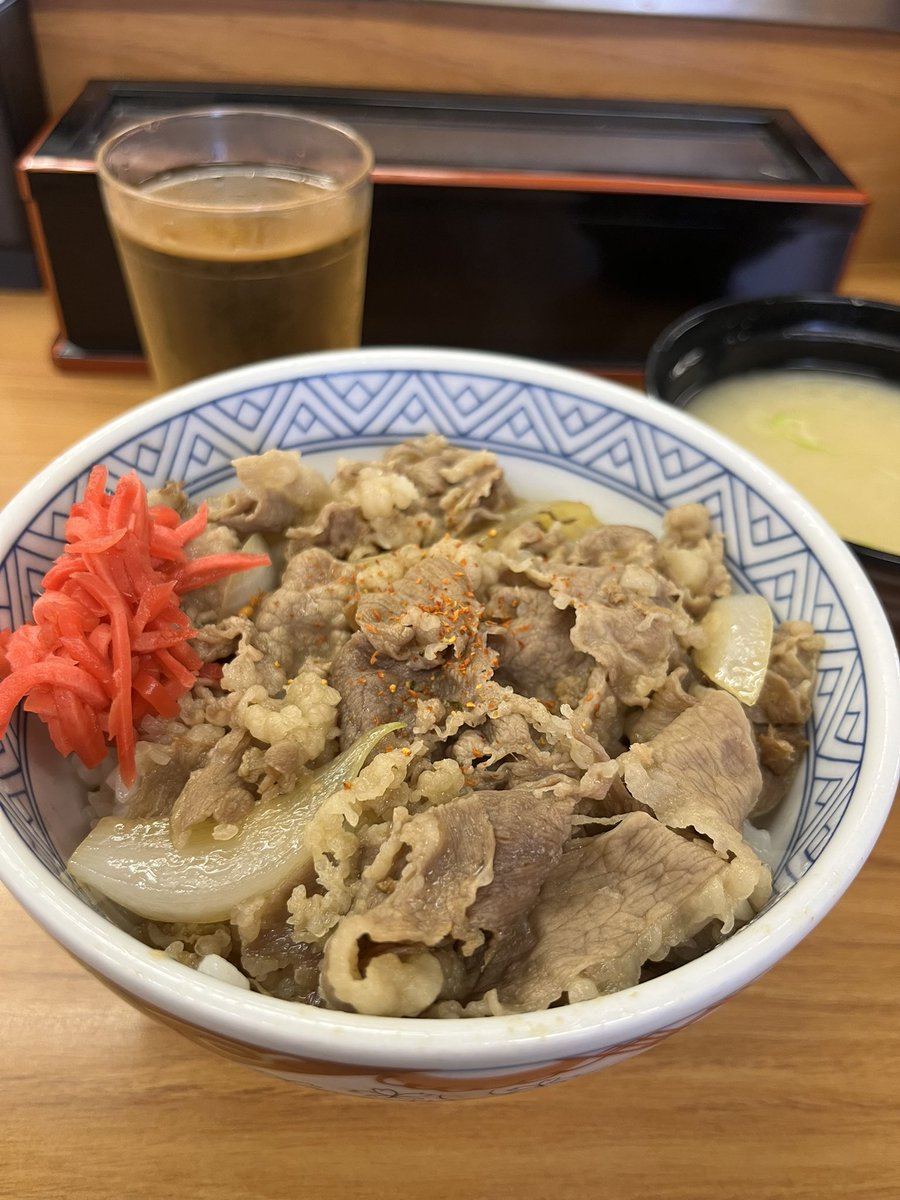 daaaaaausagi's tweet photo. 茗荷谷　丼太郎

ずっと気になっていた丼太郎。かつては牛丼太郎というチェーンが存在していたらしい。知っている人いるかな？
個人的に大手牛丼チェーンより美味しいと思う。ちゃんとお肉の味を感じる。甘めの味付け、そこまで濃すぎないの��いいね。
しかも大手牛丼チェーンより安くてびっくり。 https://t.co/28lsNjF2hh