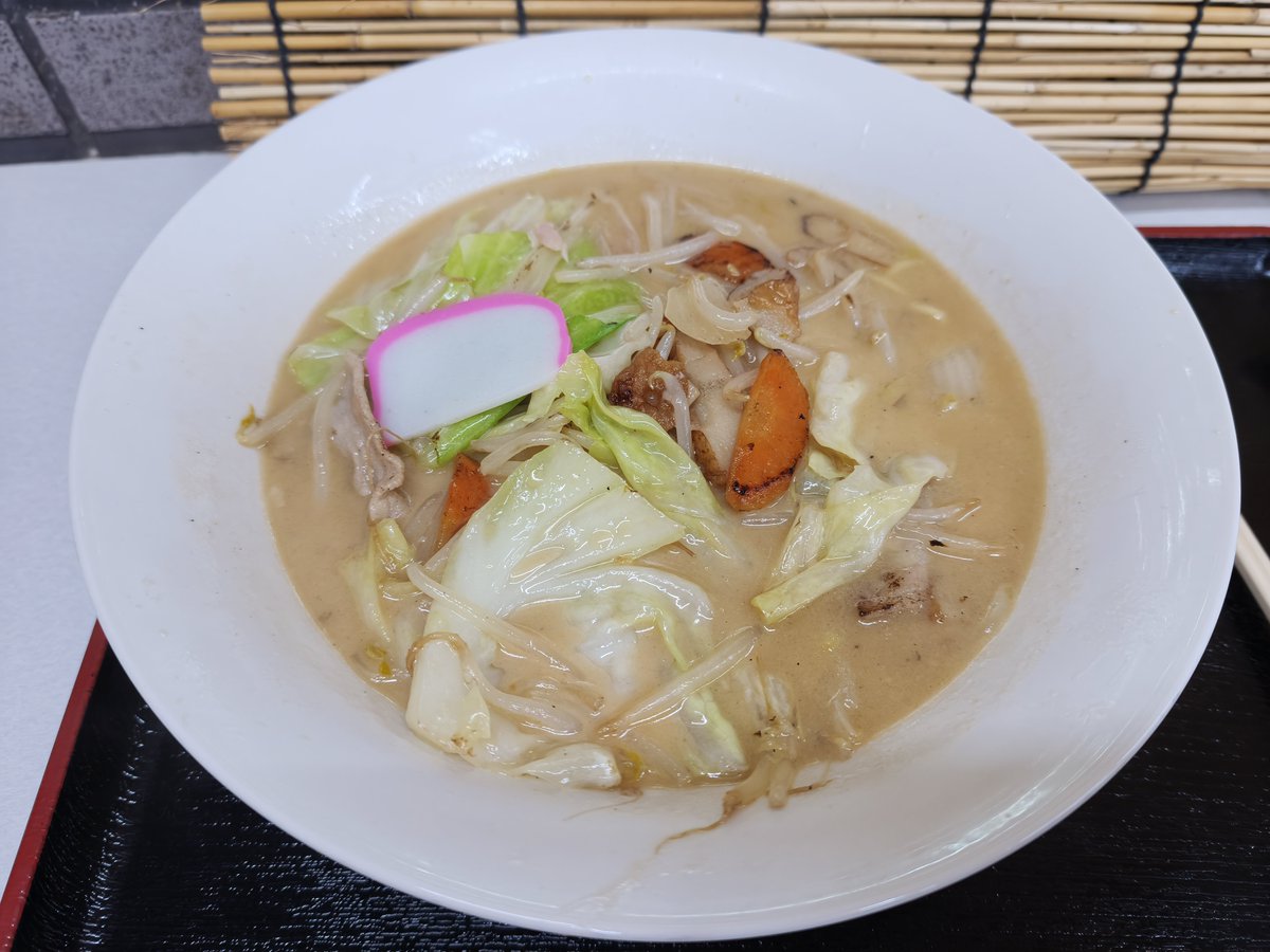 mimaRainbow's tweet photo. 今日は医者が早く終わったので、念願のちゃんぽんチャレンジ。
お店のお客さんの9割以上頼むのも納得。ちょいお高め(1,200円)ですが、美味しい正統派の長崎ちゃんぽんでした。
まだ頼んでいる人を見たことが無いけど、皿うどん(1,200円)もあります。 https://t.co/rxVnbNahgy