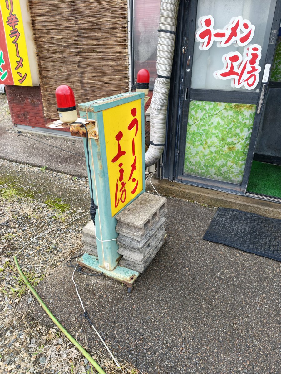 mimaRainbow's tweet photo. 今日は医者が早く終わったので、念願のちゃんぽんチャレンジ。
お店のお客さんの9割以上頼むのも納得。ちょいお高め(1,200円)ですが、美味しい正統派の長崎ちゃんぽんでした。
まだ頼んでいる人を見たことが無いけど、皿うどん(1,200円)もあります。 https://t.co/rxVnbNahgy